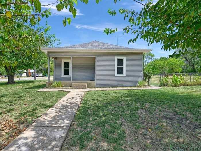 photo 2: 210 N Lyons Street, Tom Bean TX 75489