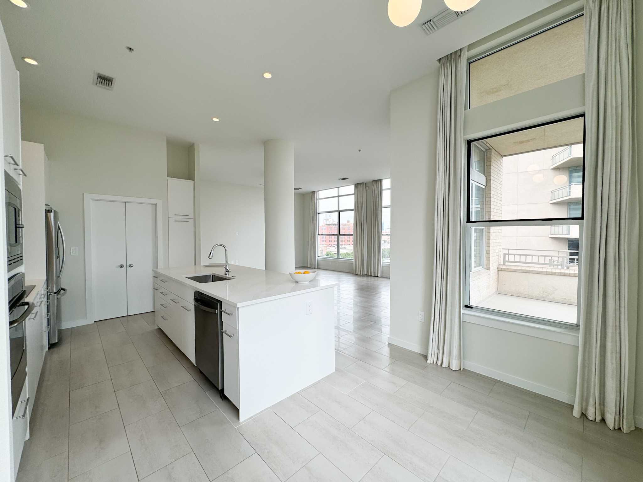 photo 3: 2323 N Houston Street Unit 712, Dallas TX 75219