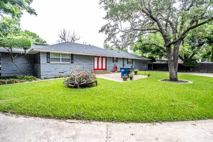 photo 2: 518 S DALLAS Avenue, Lancaster TX 75146