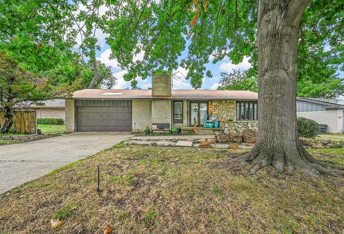 photo 2: 14051 Rolling Hills Lane, Dallas TX 75240