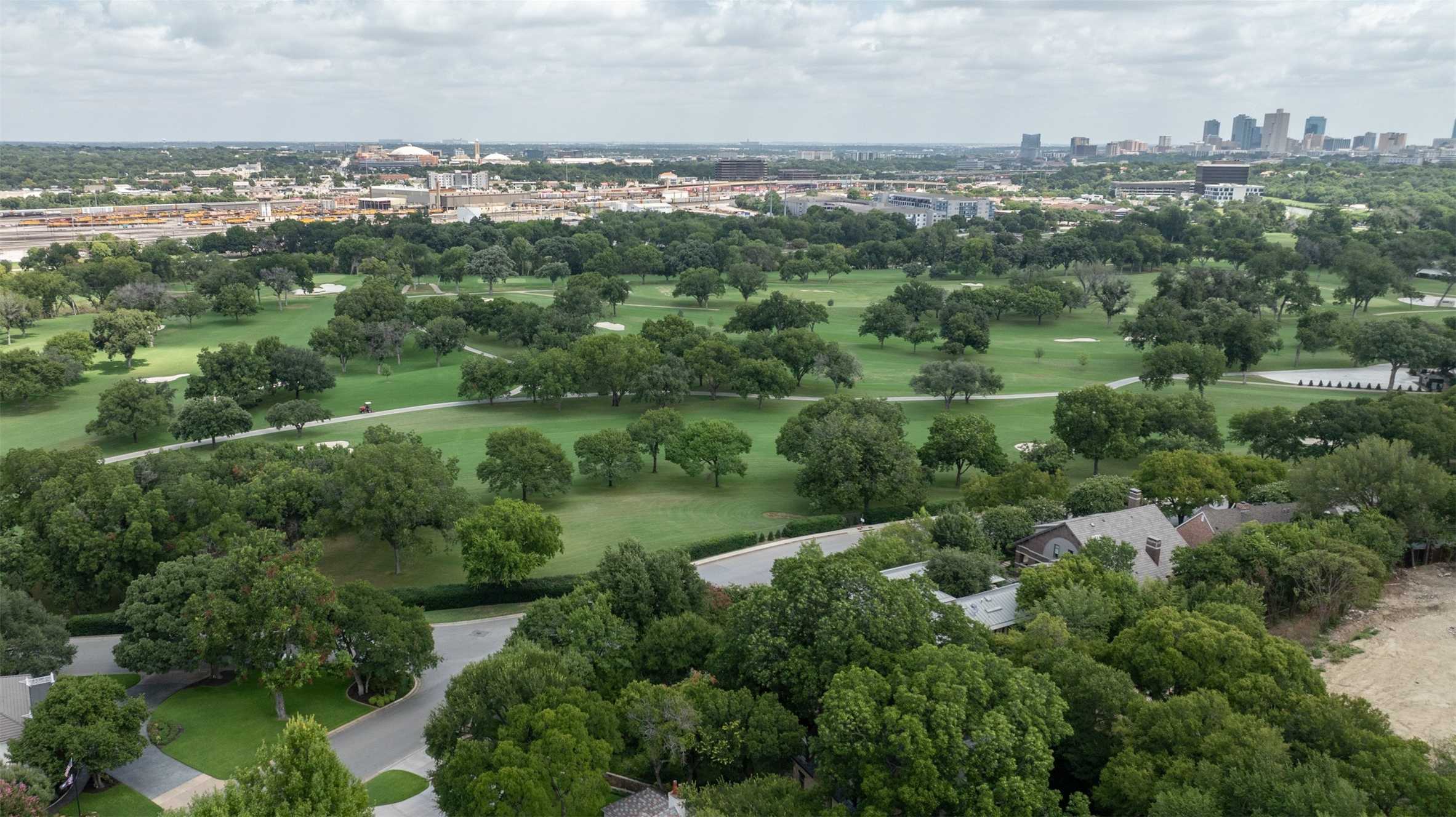 photo 2: 2337 Colonial Parkway, Fort Worth TX 76109