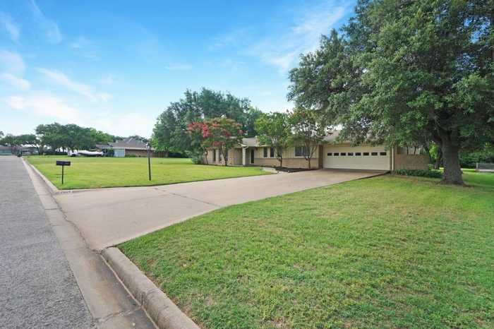 photo 2: 2604 Hilley Drive, Mineral Wells TX 76067