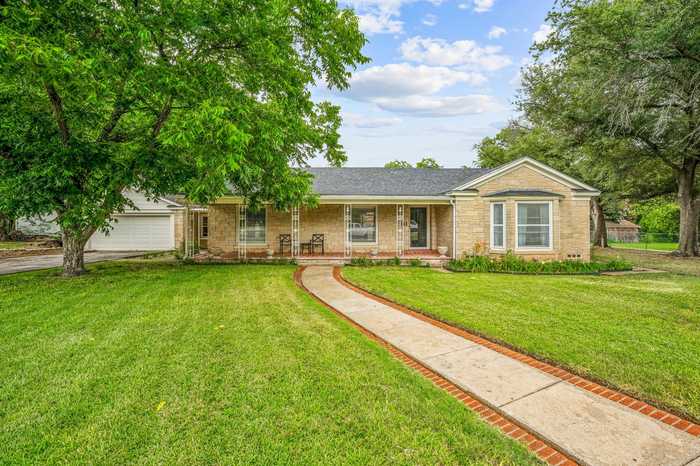 photo 1: 341 S Moseley Street, De Leon TX 76444