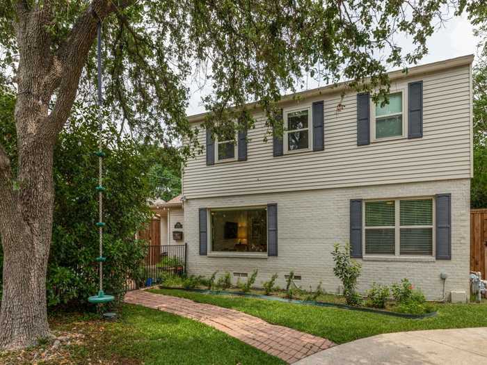 photo 2: 4734 Elsby Avenue, Dallas TX 75209