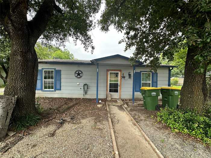 photo 1: 302 E College Street, Grandview TX 76050