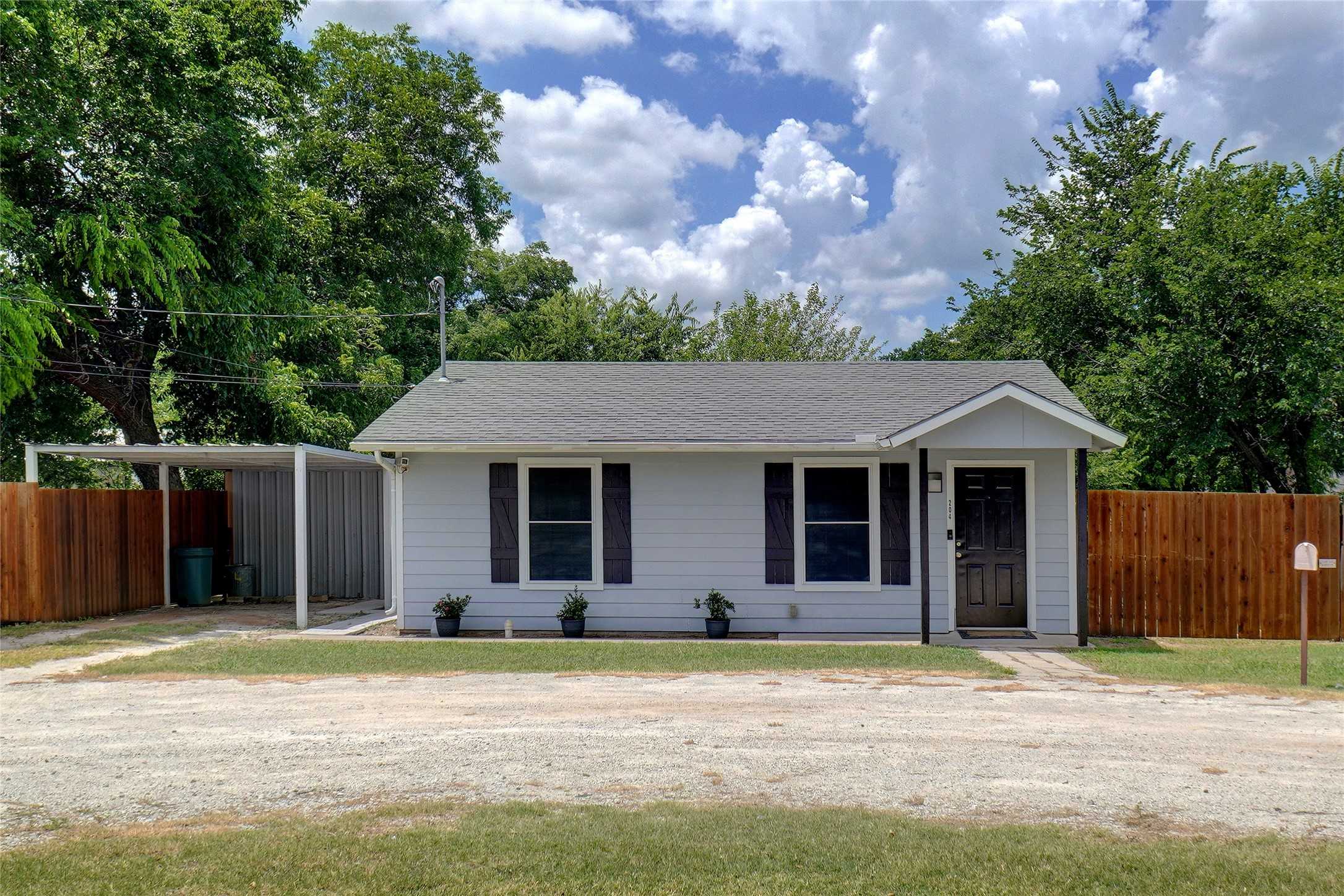 photo 1: 204 N Mill Street, Bowie TX 76230