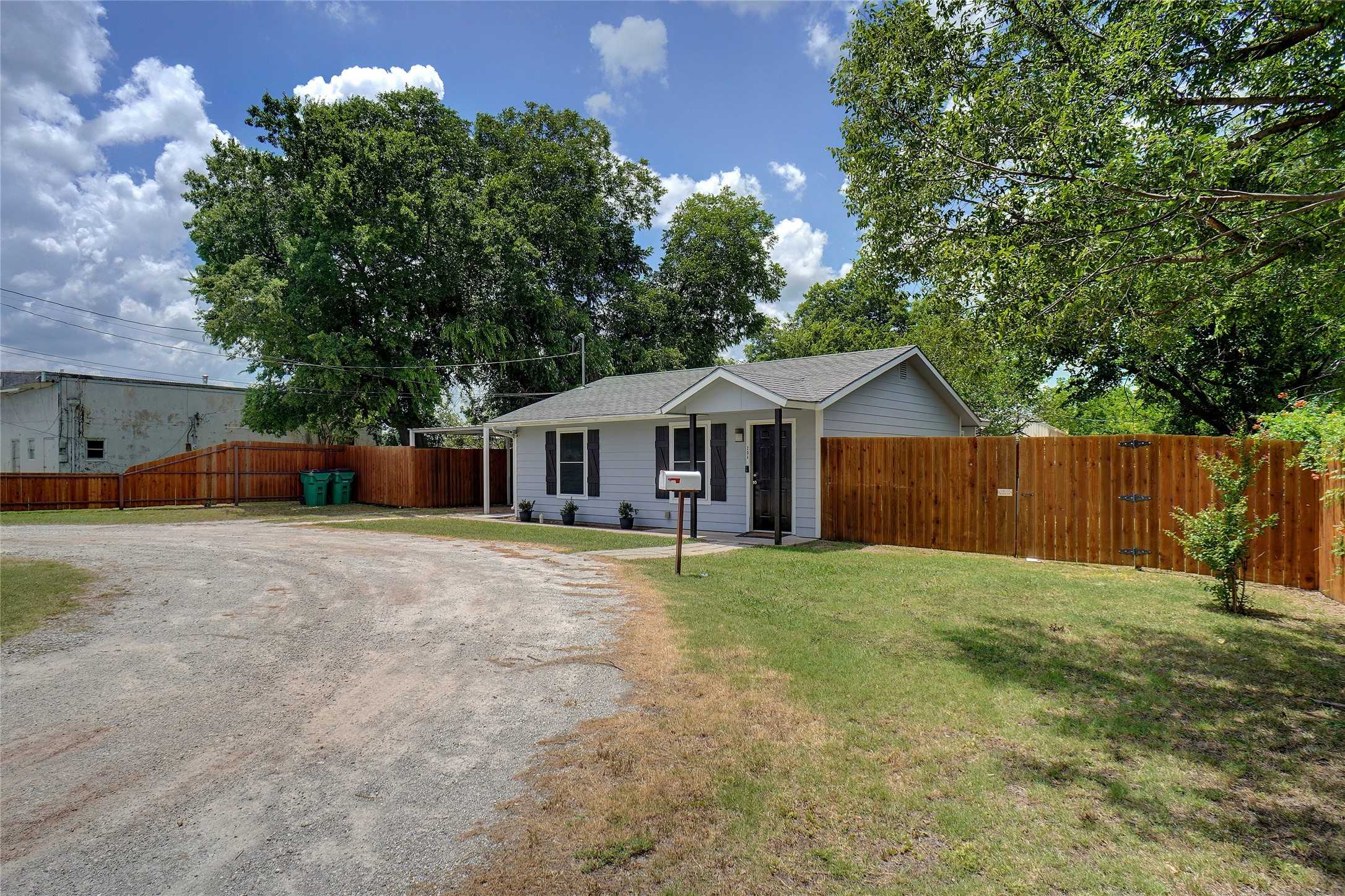 photo 3: 204 N Mill Street, Bowie TX 76230