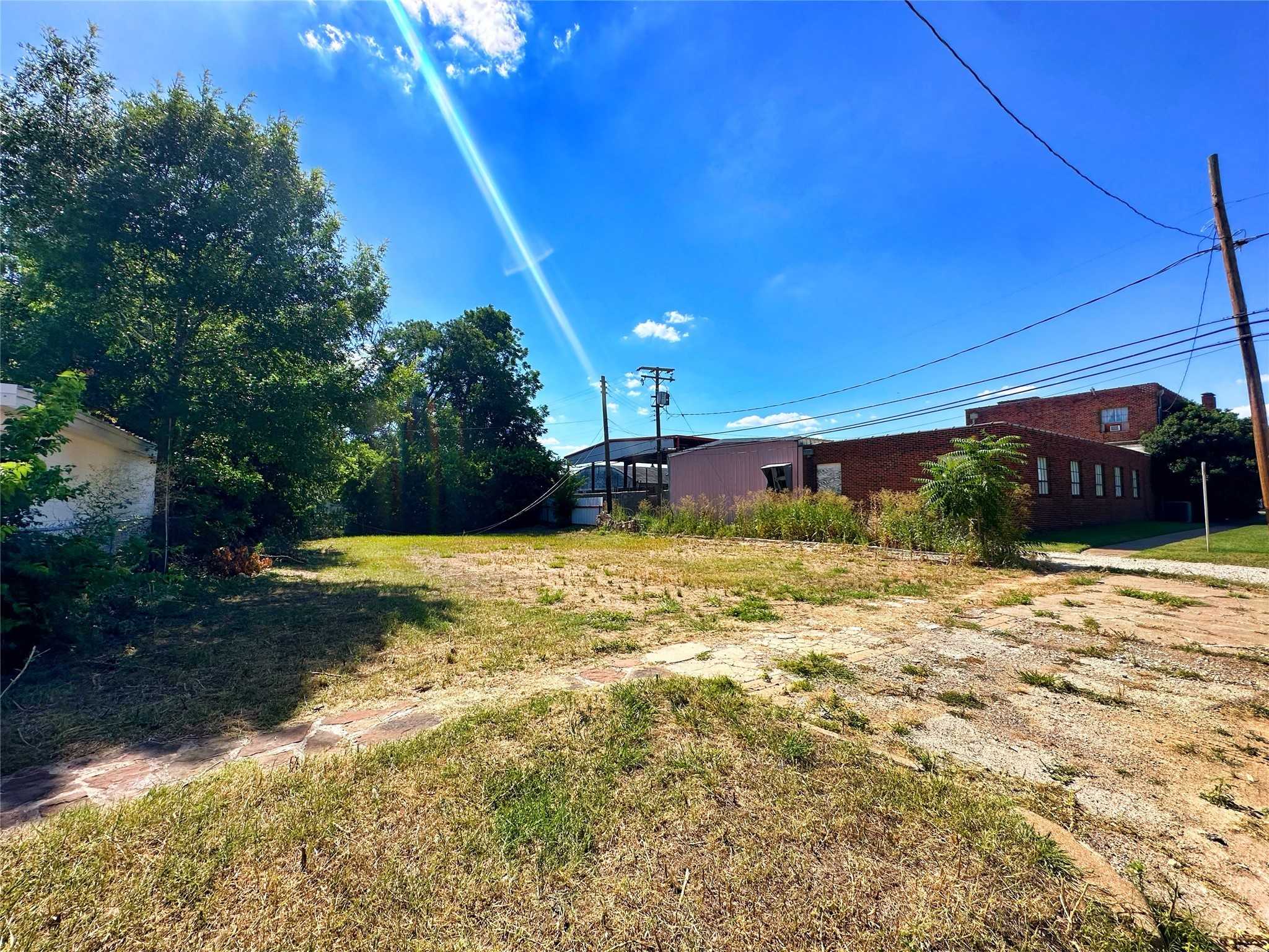 photo 1: 506 Tennessee Street, Graham TX 76450