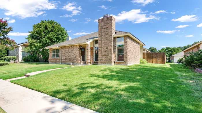 photo 2: 985 Acorn Drive, Lewisville TX 75067