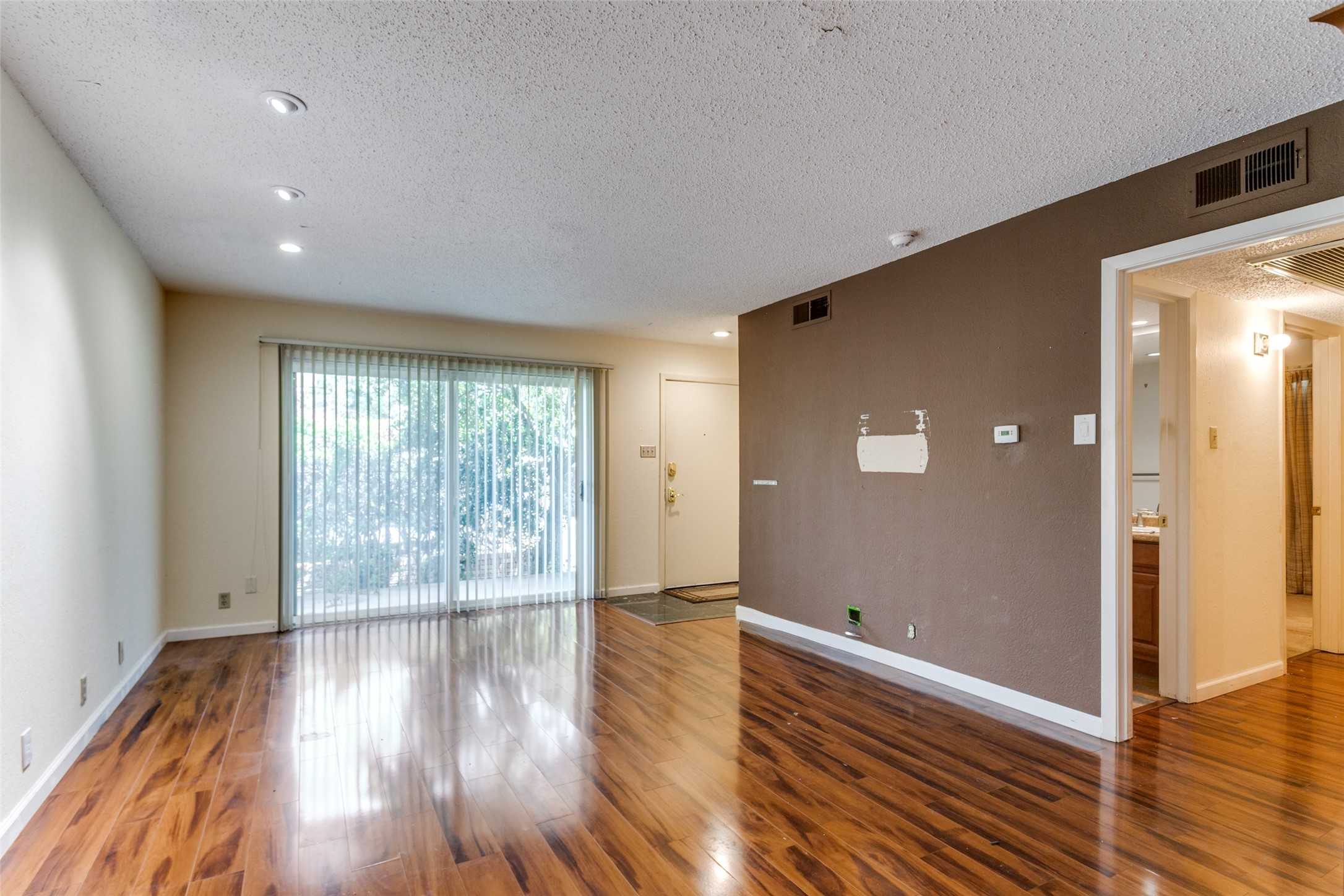 photo 3: 5303 Fleetwood Oaks Avenue Unit 177, Dallas TX 75235