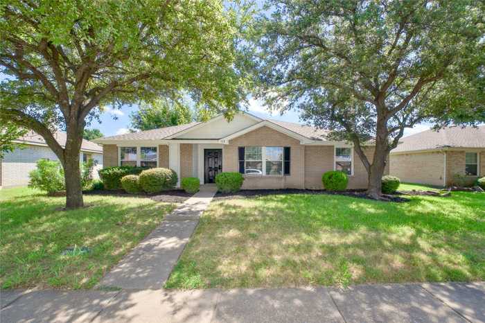 photo 1: 112 Rolling Hills Place, Lancaster TX 75146