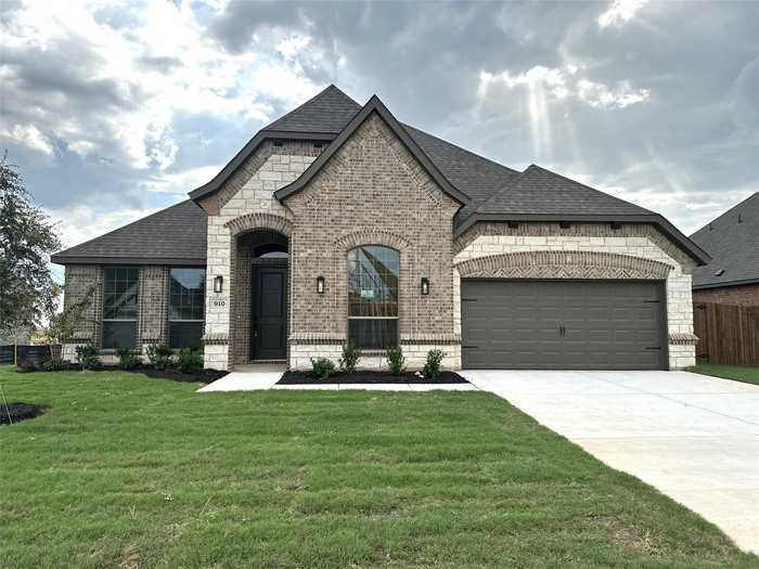 photo 1: 910 Meadow View Drive, Cleburne TX 76033