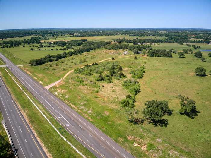 photo 2: 4426 Hwy 290 E, No City TX 78559