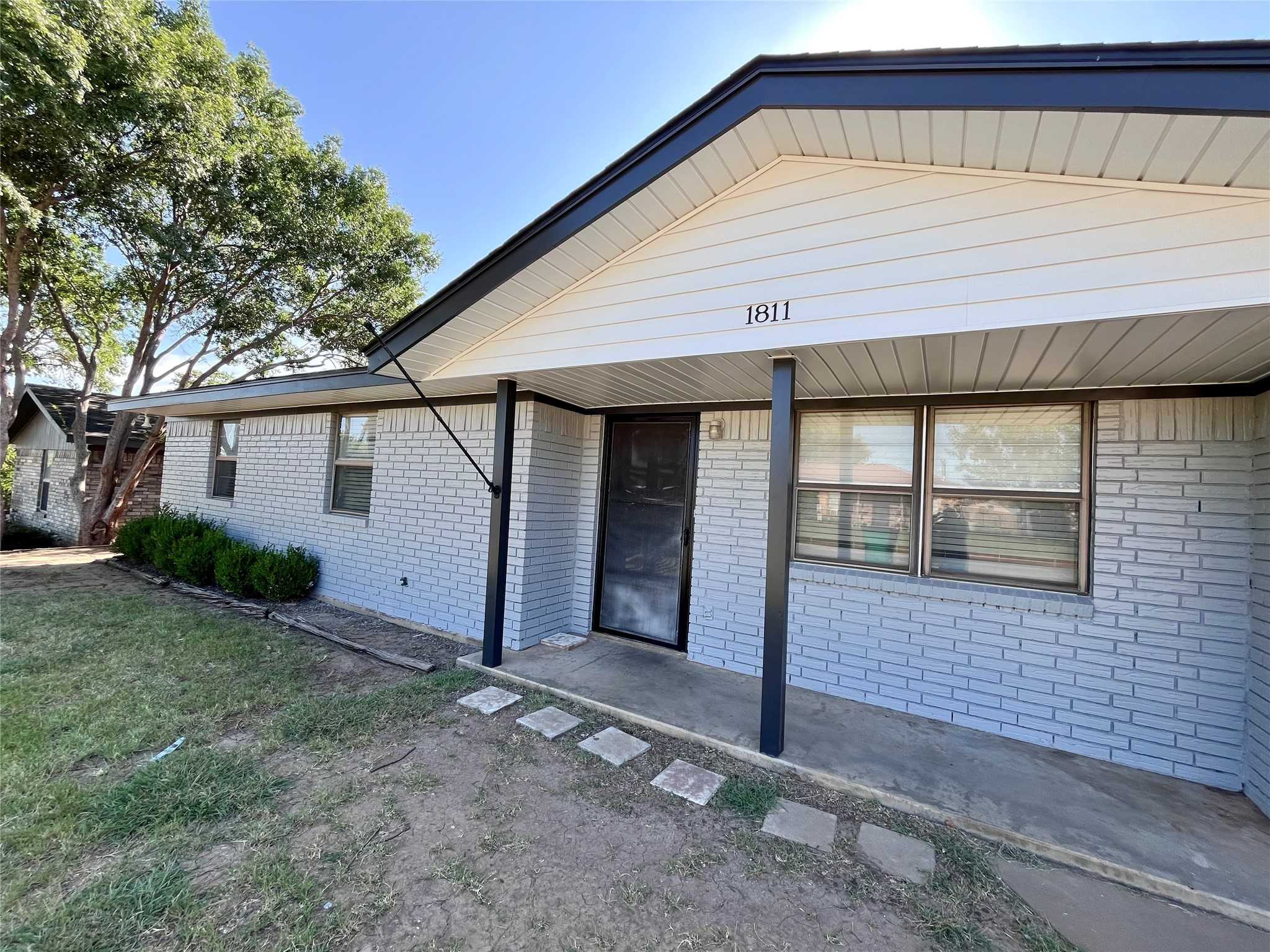 photo 2: 1811 Allison Street, Graham TX 76450