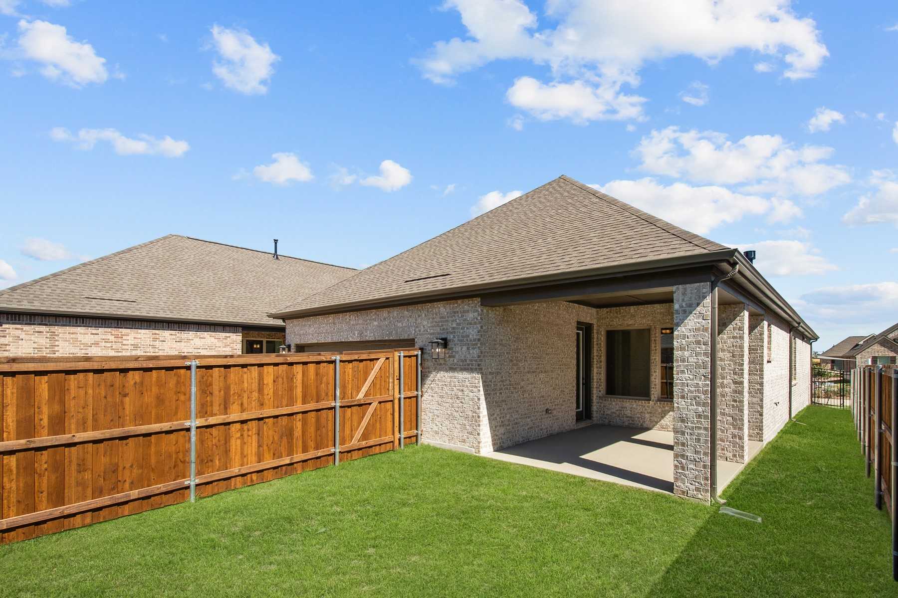 photo 2: 4820 Kings Garden Parkway, Arlington TX 76005