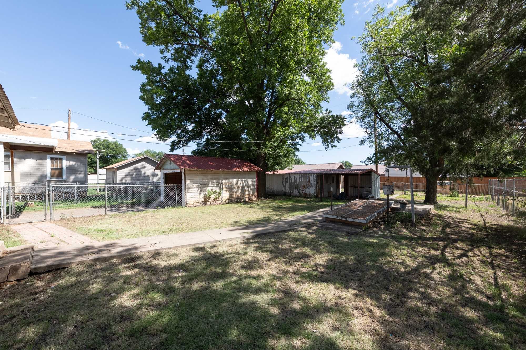 photo 3: 406 SE Ave H, Childress TX 79201