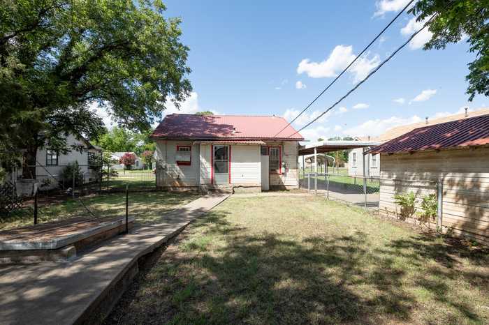 photo 5: 406 SE Ave H, Childress TX 79201