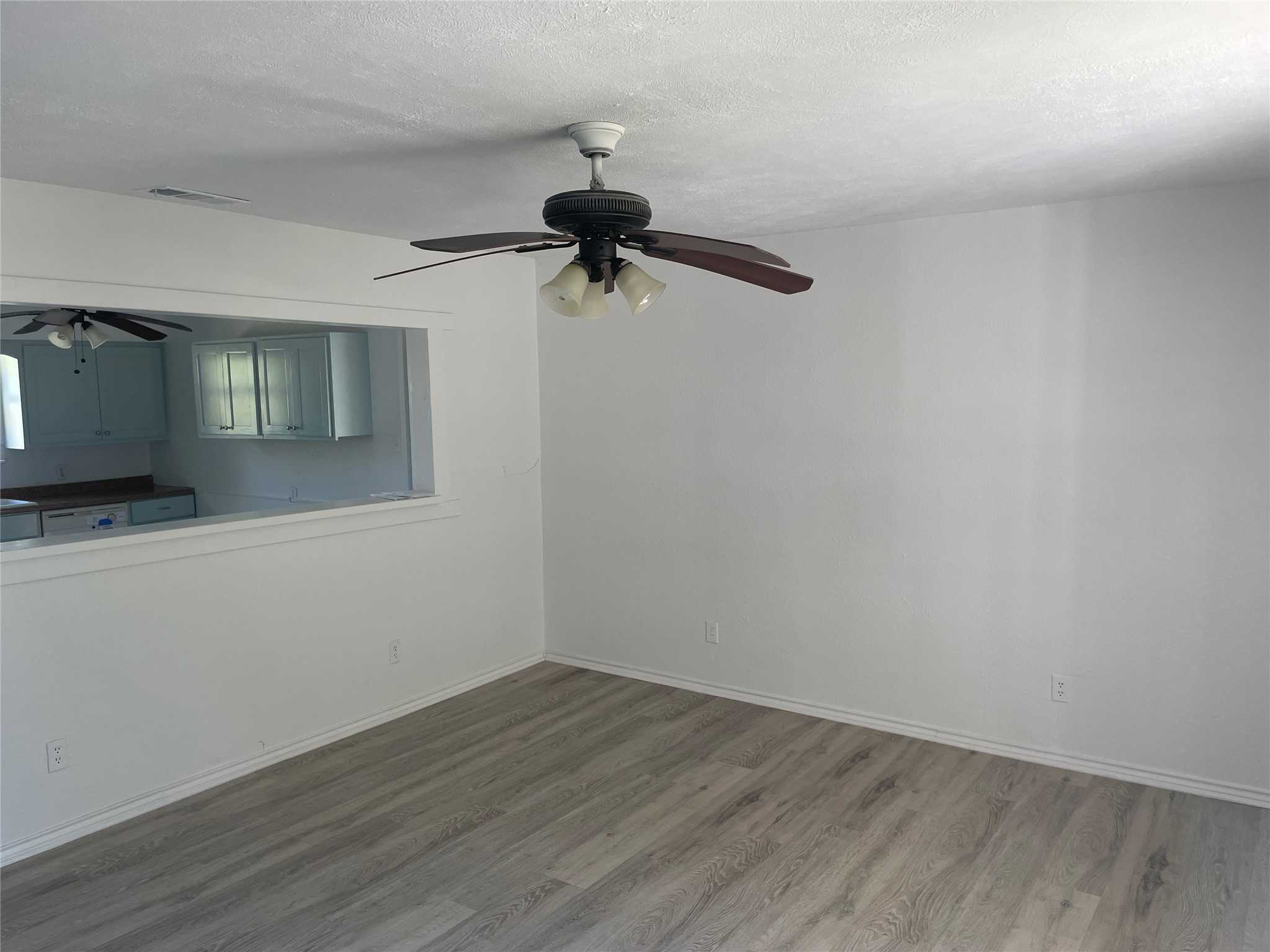 photo 3: 805 S Pearl Street, Trenton TX 75490