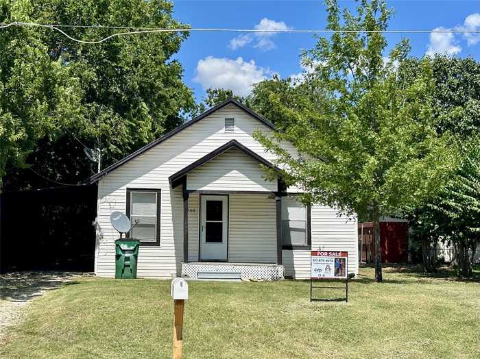 photo 1: 708 Grayson Street, Nocona TX 76255