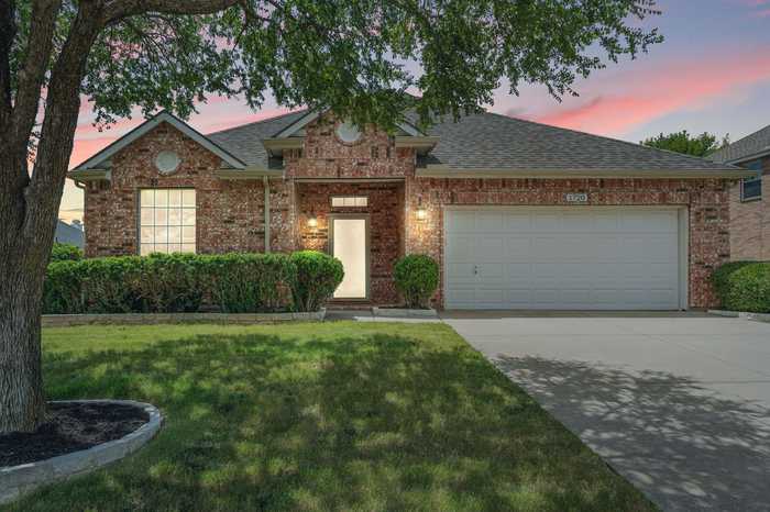 photo 2: 1720 Mystic Hollow Drive, Lewisville TX 75067