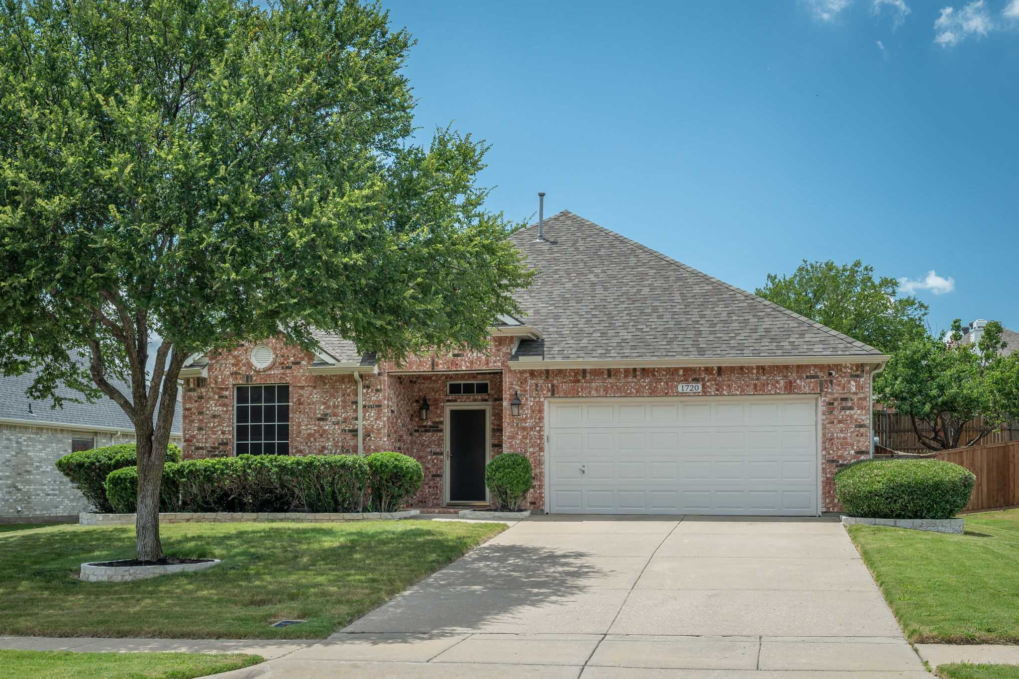 photo 3: 1720 Mystic Hollow Drive, Lewisville TX 75067