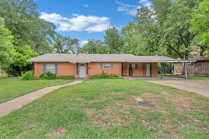 photo 1: 1510 Pecan Street, Clifton TX 76634