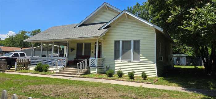 photo 2: 380 S 1st Street, Point TX 75472