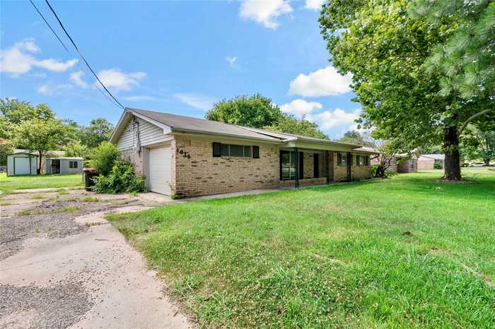 photo 1: 1015 Meadowlark Lane, Paris TX 75462