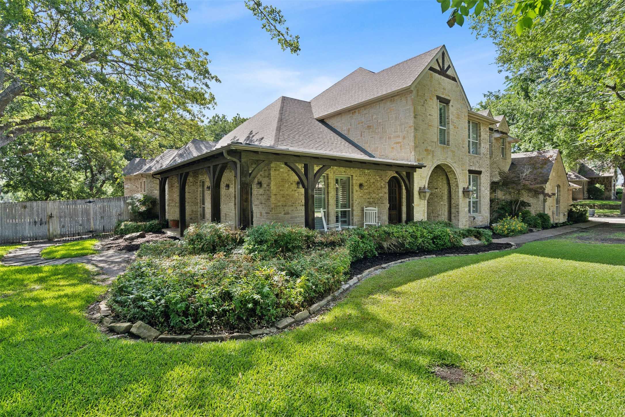 photo 3: 337 Creek Bend Drive, Aledo TX 76008