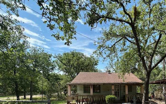 photo 1: 60 Sioux Drive, Valley View TX 76272