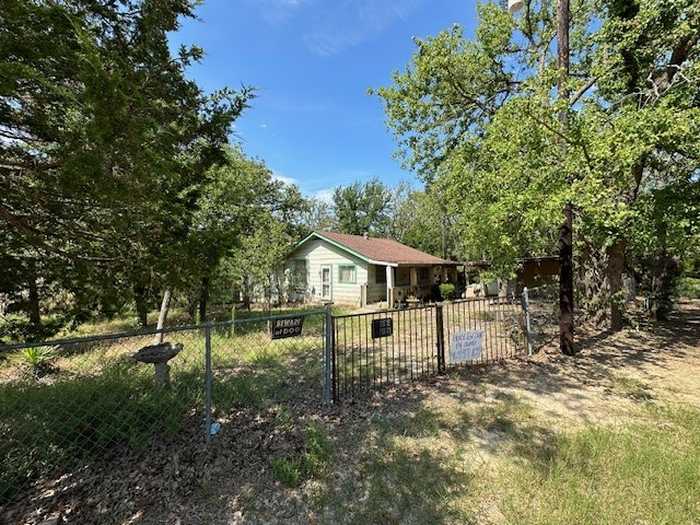 photo 2: 60 Sioux Drive, Valley View TX 76272