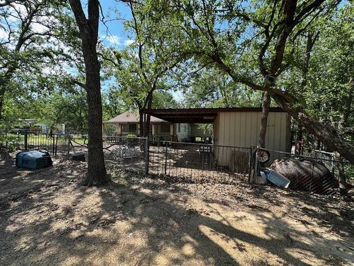 photo 4: 60 Sioux Drive, Valley View TX 76272