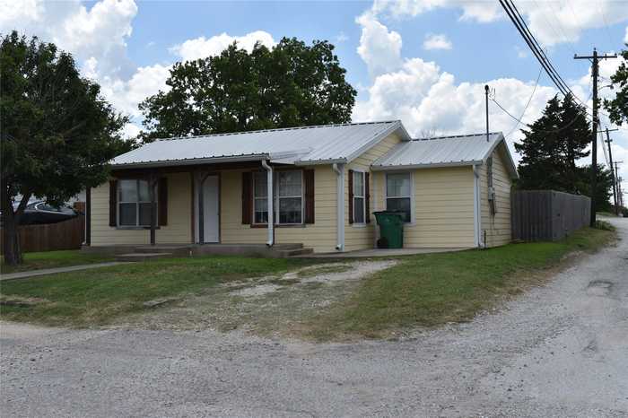 photo 2: 108 Raymond Street, Bowie TX 76230