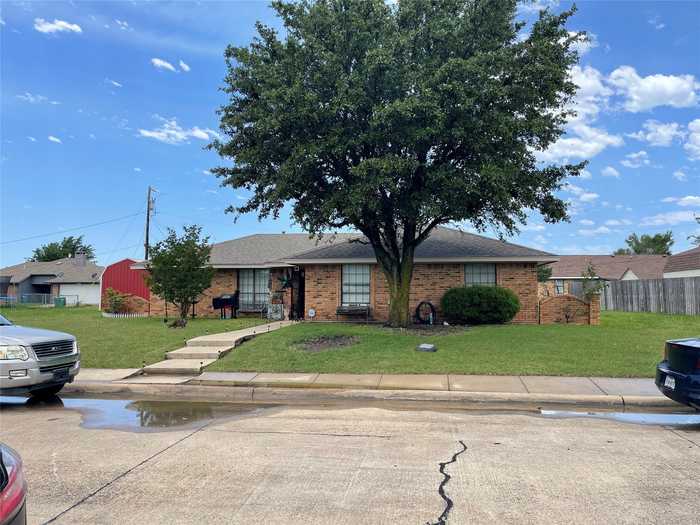 photo 1: 305 Creekside Drive, Ferris TX 75125