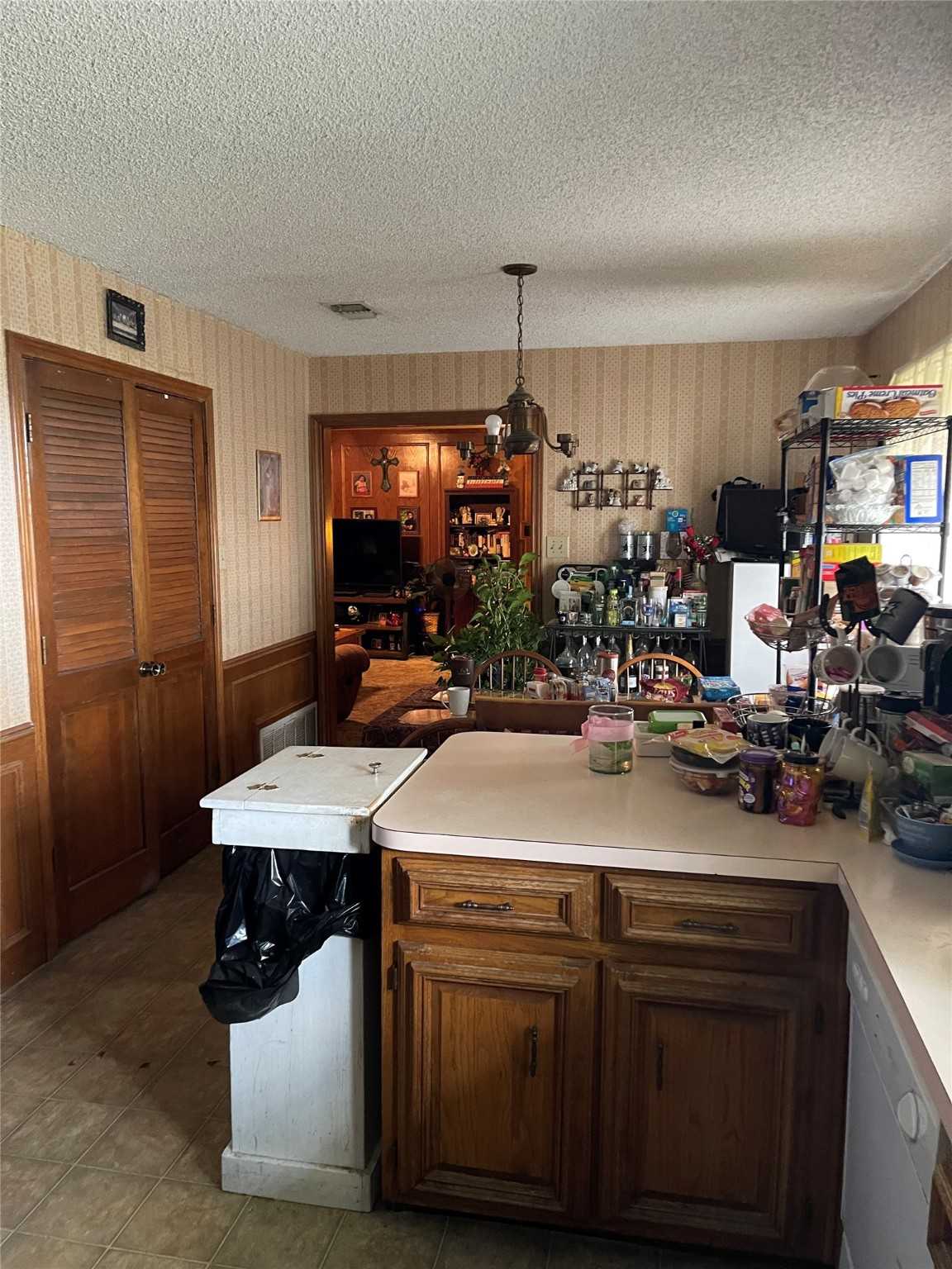 photo 3: 305 Creekside Drive, Ferris TX 75125