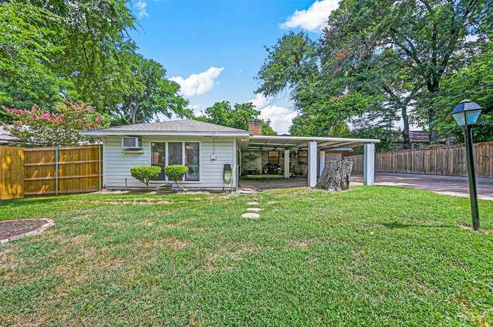 photo 2: 536 Hillvale Drive, Dallas TX 75241