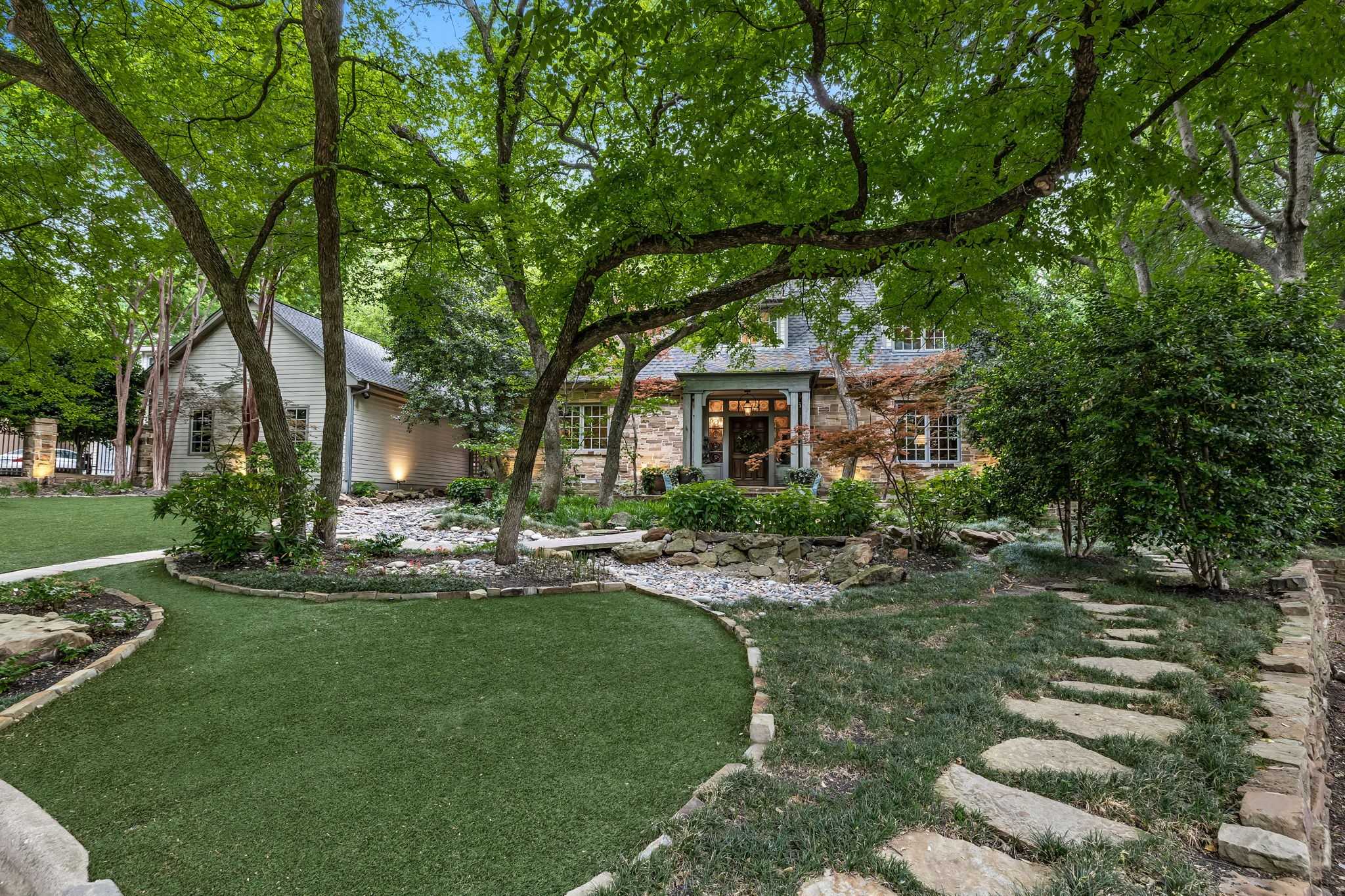 photo 1: 6174 Preston Creek Place, Dallas TX 75240