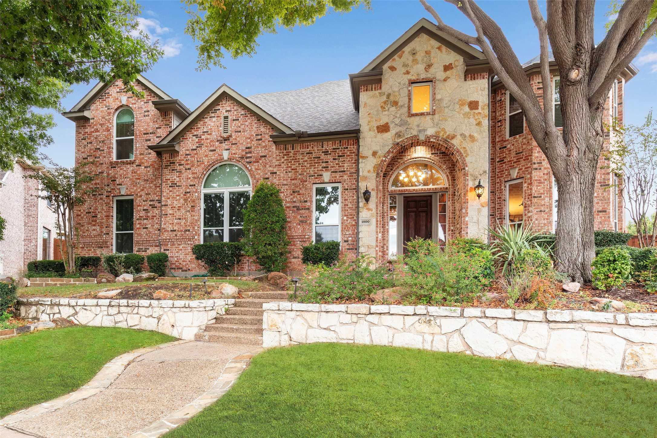 photo 2: 1800 Hollow Falls Court, Frisco TX 75036