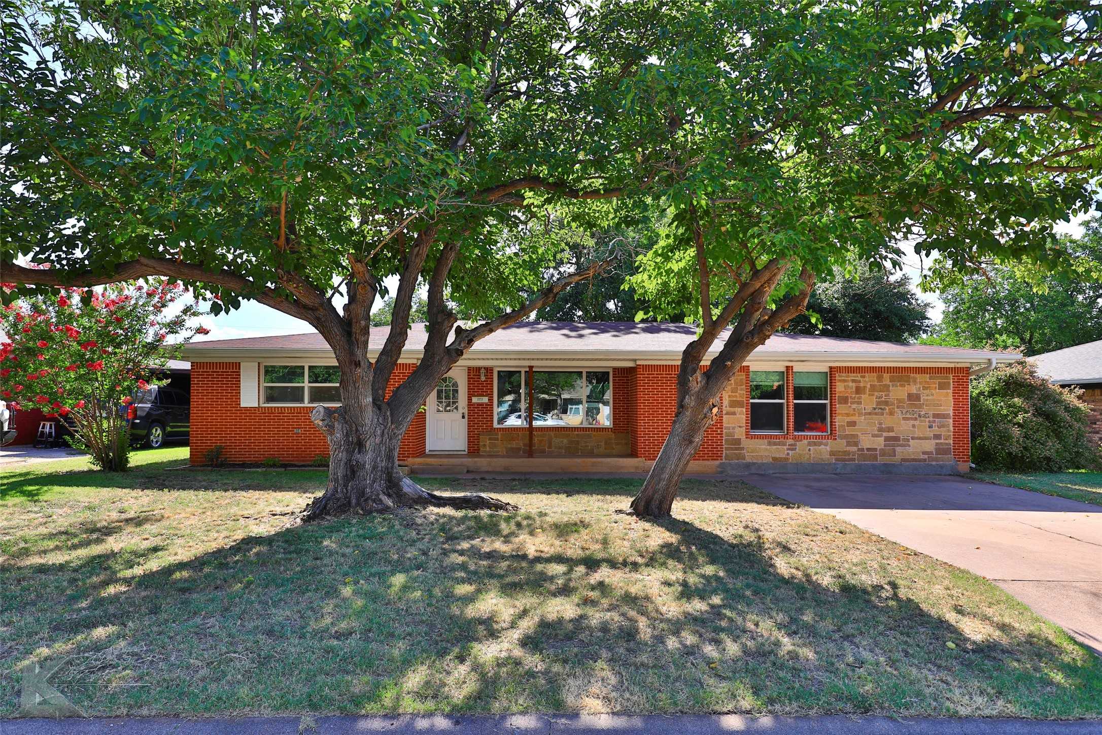 photo 2: 2572 Madison Avenue, Abilene TX 79601