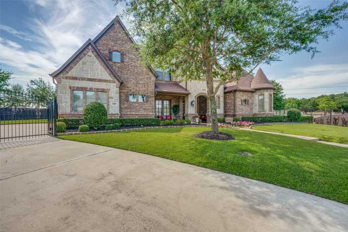 photo 2: 2412 Juniper Court, Keller TX 76262