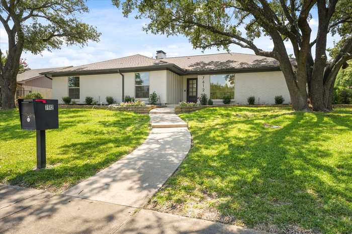 photo 1: 7612 Applecross Lane, Dallas TX 75248