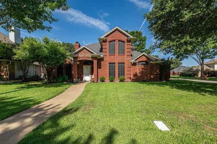 photo 2: 7116 Forest Mist Drive, Arlington TX 76001