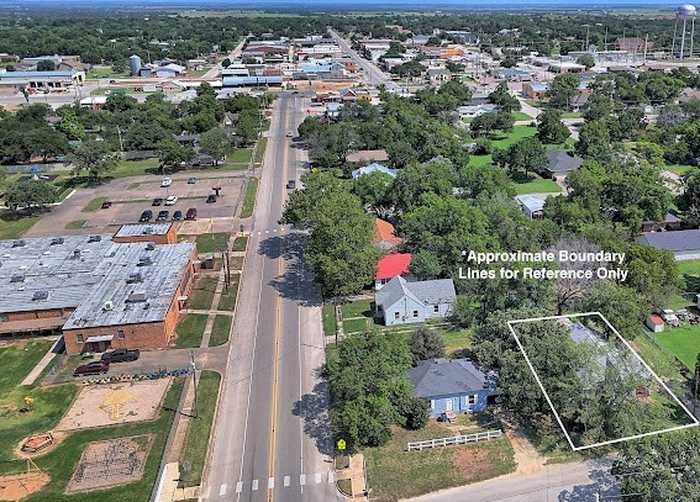 photo 13: 108 W Pecan Street, Nocona TX 76255