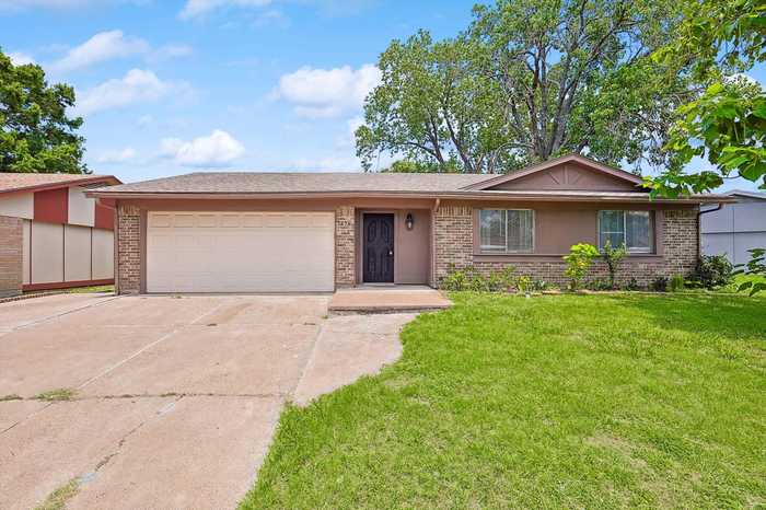 photo 2: 1623 Palisades Drive, Lewisville TX 75067