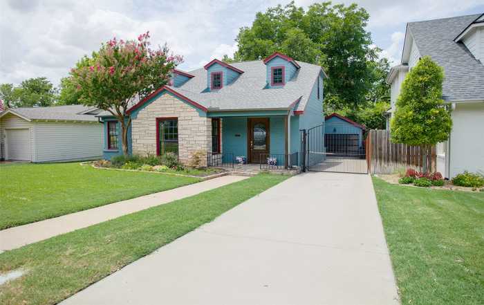 photo 2: 2548 Walsh Court, Fort Worth TX 76109