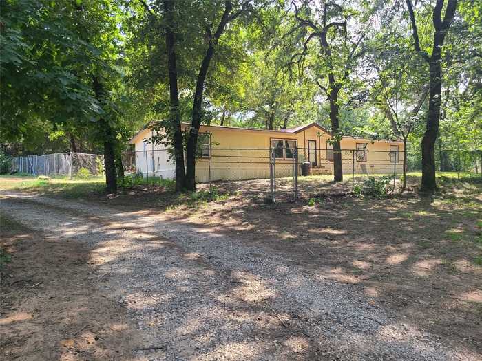 photo 1: 8575 County Road 2404, Tool TX 75143