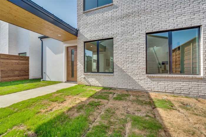 photo 2: 3329 Walchard Court, Dallas TX 75229