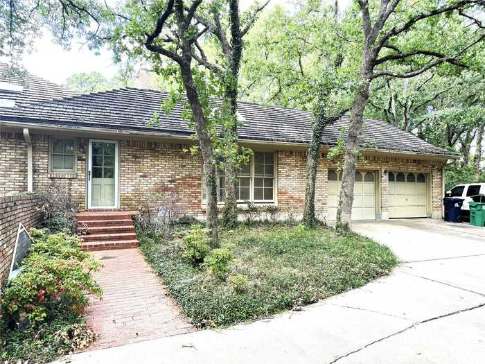 photo 2: 3210 Santa Monica Drive, Denton TX 76205