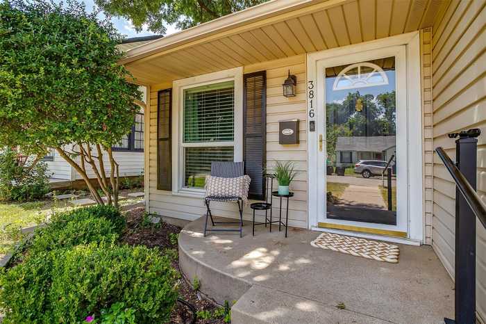 photo 2: 3816 Birchman Avenue, Fort Worth TX 76107