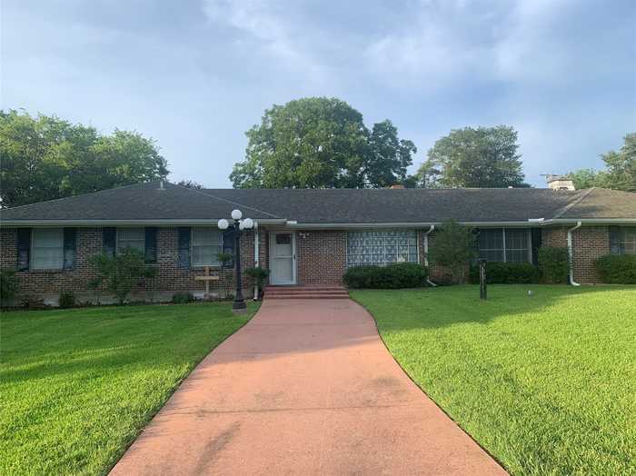 photo 1: 712 Henderson Street, Wills Point TX 75169